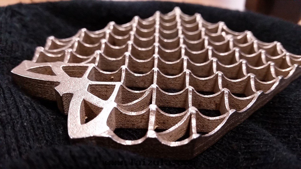 Falcon 9的(de)終(zhōng)极(jí)回(huí)收(shōu)裝(zhuāng)置——钛制栅格翼